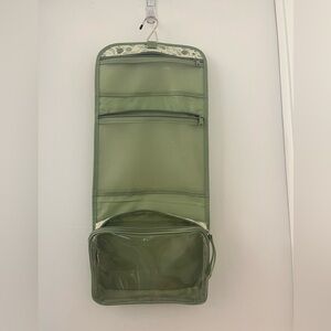Green Hanging Travel Toiletry Bag
